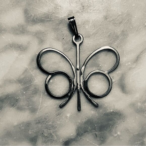 Vintage Silver Butterfly Pendant - Picture 1 of 2